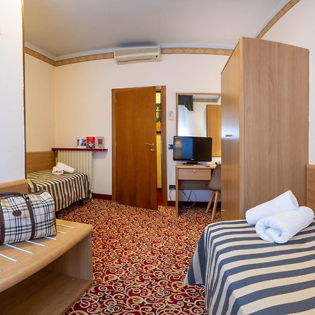 Hotel Giardinetto Desenzano del Garda Exterior foto