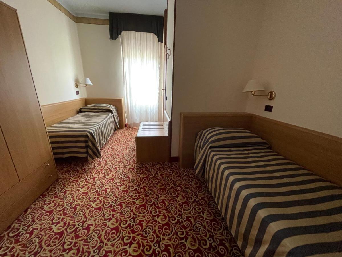 Hotel Giardinetto Desenzano del Garda Exterior foto