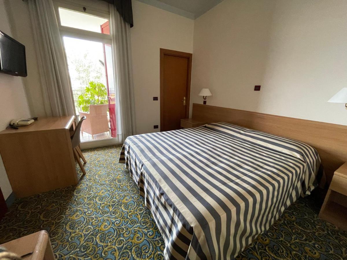 Hotel Giardinetto Desenzano del Garda Exterior foto