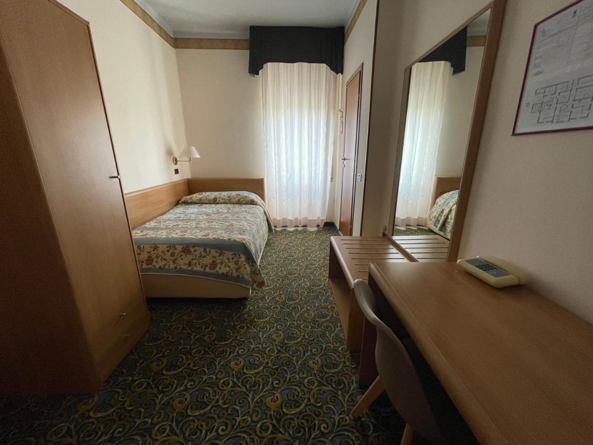 Hotel Giardinetto Desenzano del Garda Exterior foto