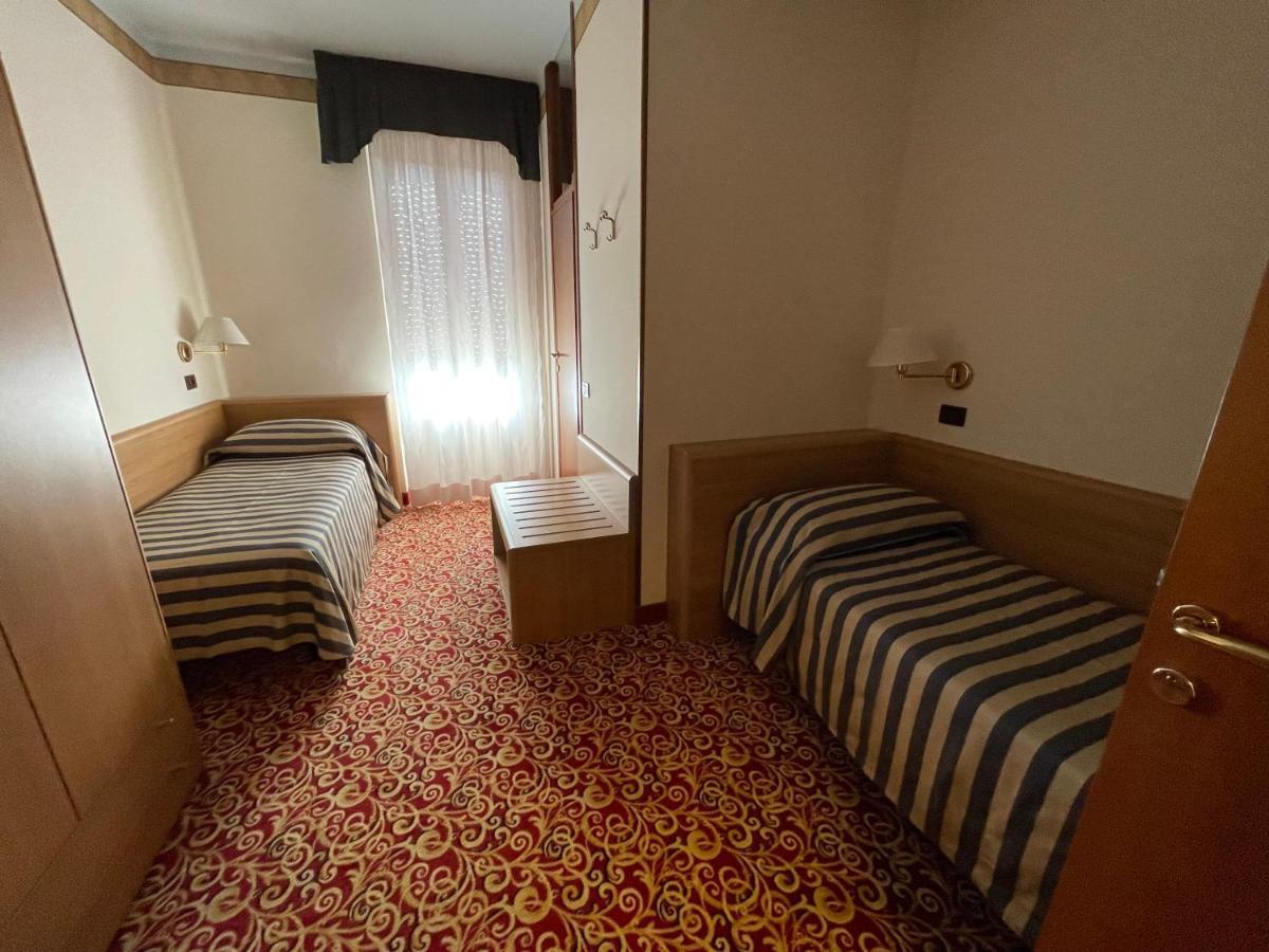 Hotel Giardinetto Desenzano del Garda Exterior foto