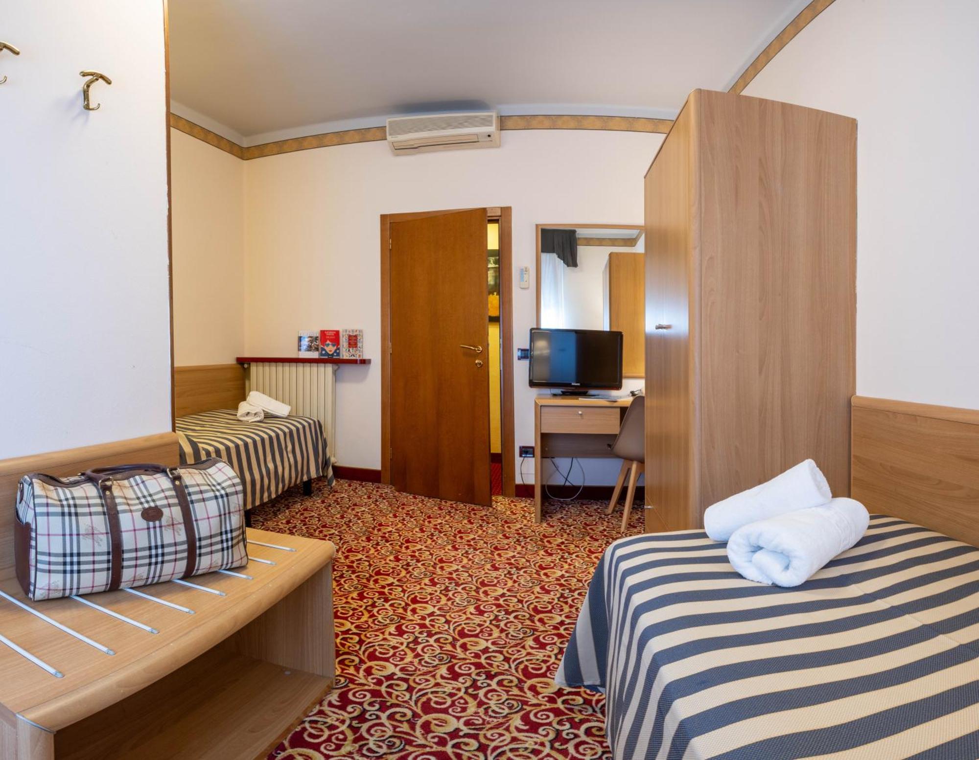 Hotel Giardinetto Desenzano del Garda Exterior foto