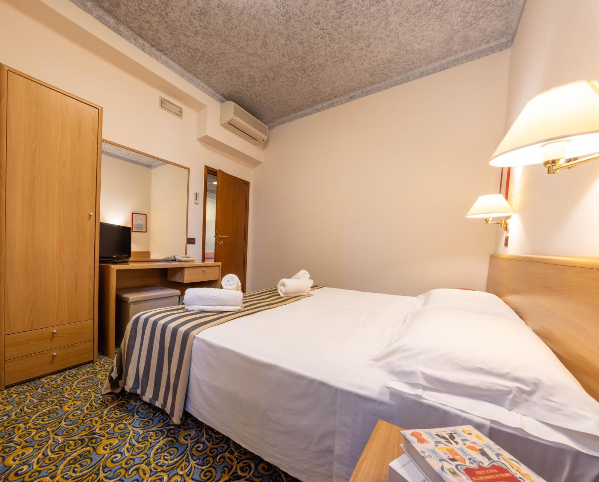 Hotel Giardinetto Desenzano del Garda Exterior foto