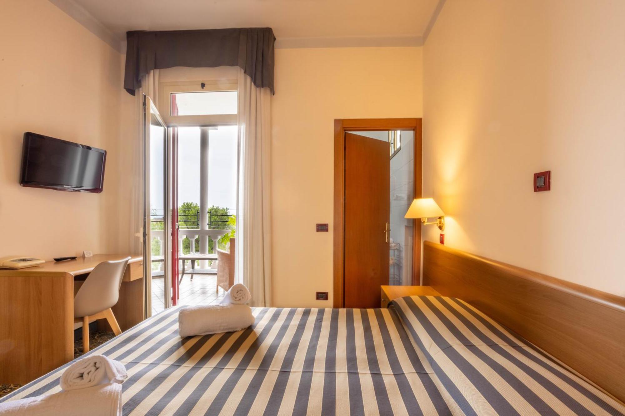 Hotel Giardinetto Desenzano del Garda Exterior foto