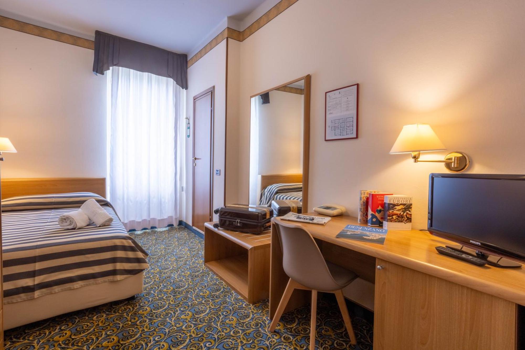 Hotel Giardinetto Desenzano del Garda Exterior foto