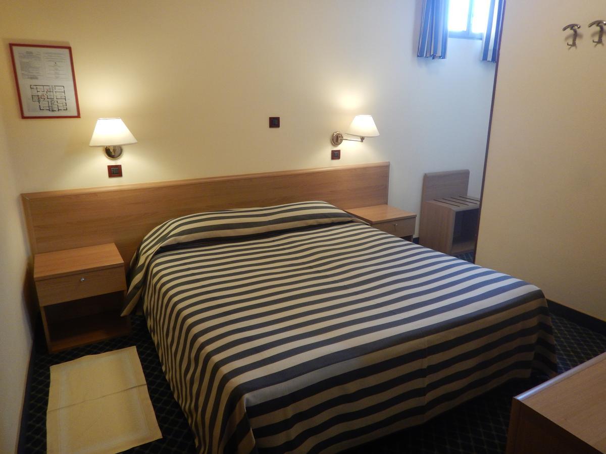 Hotel Giardinetto Desenzano del Garda Exterior foto