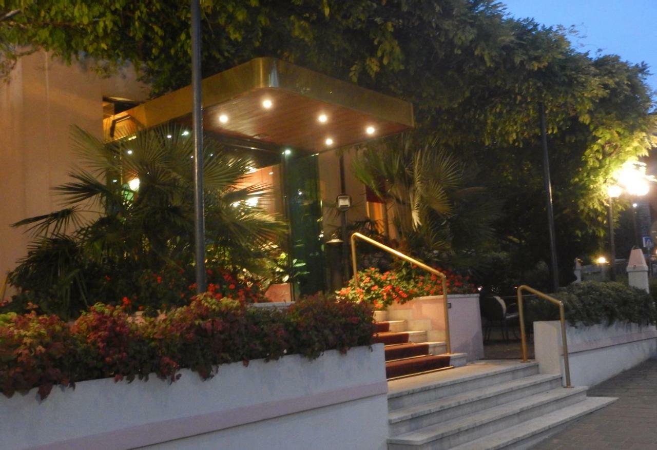 Hotel Giardinetto Desenzano del Garda Exterior foto